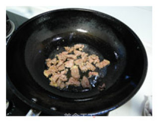 牛肉炒意面的做法步骤：1