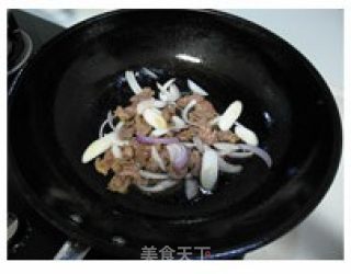 牛肉炒意面的做法步骤：2
