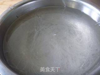 【养生汤煲】白菜粉丝豆腐汤的做法步骤：2