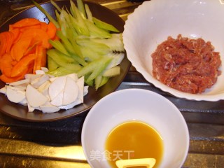 三素炒肉片的做法步骤：2