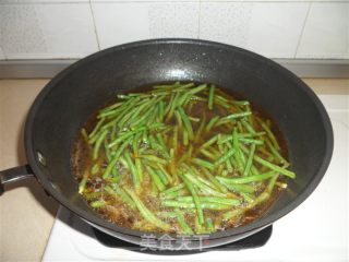 干烧豆角的做法步骤：6