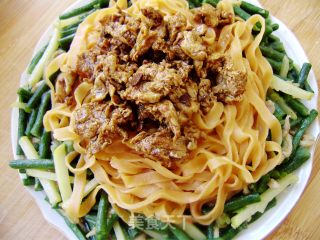 【炸酱面 花样做】豇豆土豆丝炸酱面的做法步骤：11