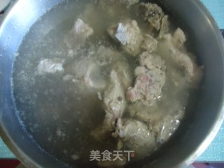 炖腔骨的做法步骤：2