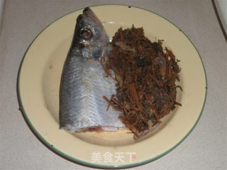 梅干菜烧勒鱼的做法步骤：3