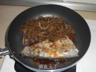 梅干菜烧勒鱼的做法步骤：7