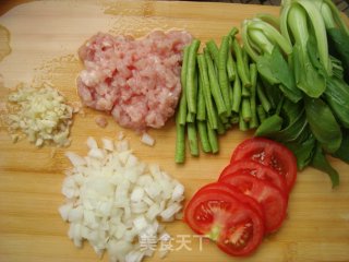 【炸酱面，花样做】炸酱刀削面的做法步骤：2