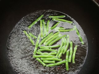 【炸酱面，花样做】炸酱刀削面的做法步骤：5