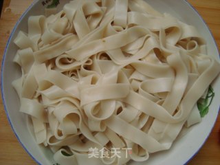 【炸酱面，花样做】炸酱刀削面的做法步骤：8