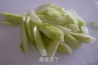 紫菜黄瓜腐竹汤的做法步骤：2