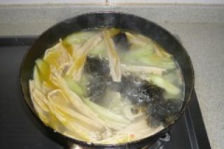 紫菜黄瓜腐竹汤的做法步骤：9
