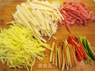 鲜笋炒豆腐干的做法步骤：2