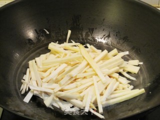 鲜笋炒豆腐干的做法步骤：5