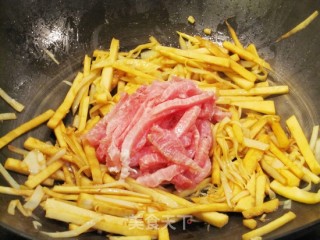 鲜笋炒豆腐干的做法步骤：8