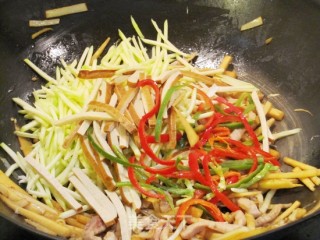 鲜笋炒豆腐干的做法步骤：9