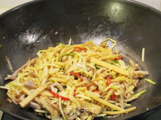 鲜笋炒豆腐干的做法步骤：10