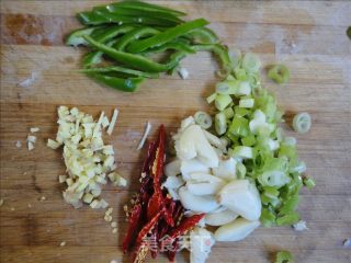 小鱼虾贴饼的做法步骤：5
