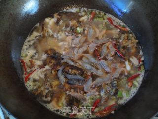 小鱼虾贴饼的做法步骤：9