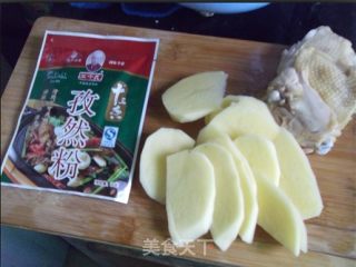 孜然土豆鸡腿的做法步骤：1