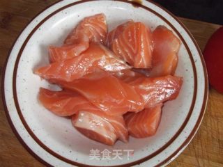 茄汁三文鱼的做法步骤：2