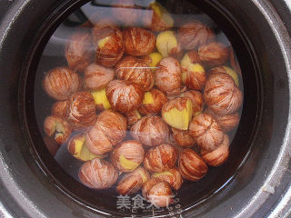 【素菜】青菜栗子的做法步骤：1