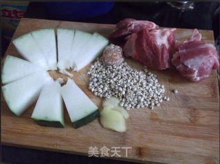 冬瓜薏米猪骨汤的做法步骤：1