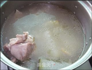 冬瓜薏米猪骨汤的做法步骤：5