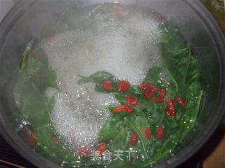 枸杞叶滚咸蛋汤的做法步骤：6