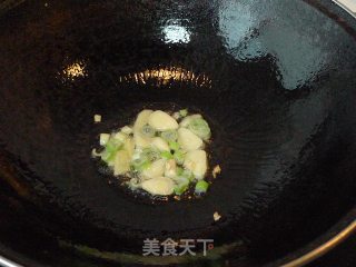 【香菇木耳炒青菜】健身体增智慧的做法步骤：3
