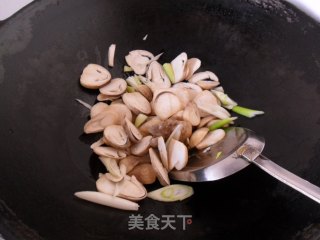 草菇溜鸭血的做法步骤：3