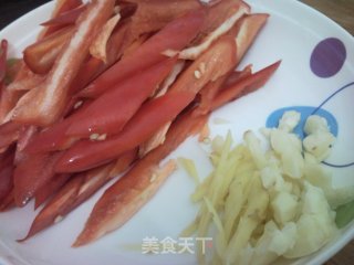 田鸡配红椒的做法步骤：2