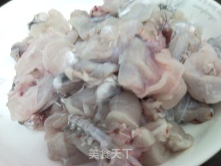 田鸡配红椒的做法步骤：3