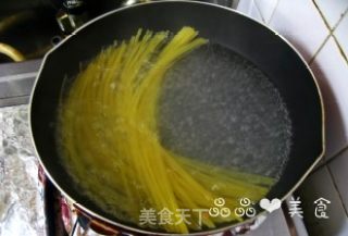 茄汁鲜虾青豆意面的做法步骤：2