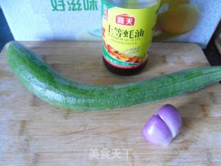 蚝油丝瓜的做法步骤：1