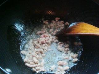 茄丁肉酱绿豆面的做法步骤：4