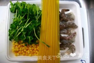 和风玉米虾仁意面的做法步骤：1