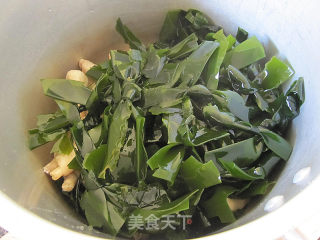 海带鸡脚汤的做法步骤：4