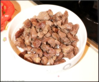 咖哩牛肉的做法步骤：1