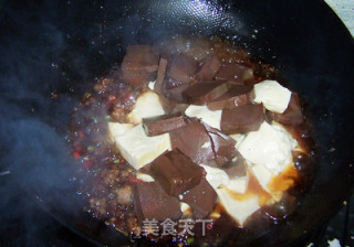 鱼香肉末黑白豆腐的做法步骤：8