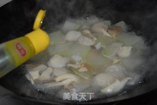 墨斗鱼丸鲜汤的做法步骤：9