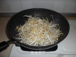 榨菜炒银芽的做法步骤：3