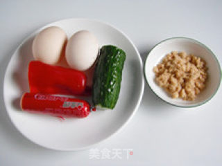 均衡营养—鸡蛋肉松蔬菜卷的做法步骤：1