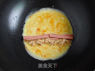 均衡营养—鸡蛋肉松蔬菜卷的做法步骤：7