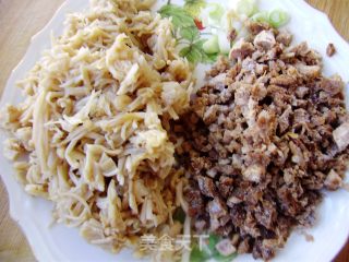 【炸酱面 花样做】素炒玉米粒炸酱面的做法步骤：8