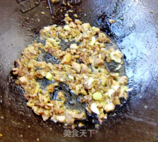 【炸酱面 花样做】素炒玉米粒炸酱面的做法步骤：9