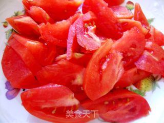 【炸酱面 花样做】西红柿鸡蛋炸酱面的做法步骤：1