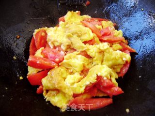 【炸酱面 花样做】西红柿鸡蛋炸酱面的做法步骤：3