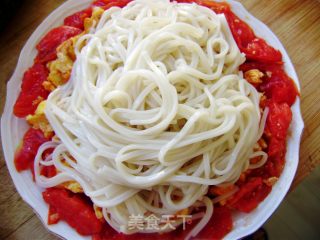 【炸酱面 花样做】西红柿鸡蛋炸酱面的做法步骤：6