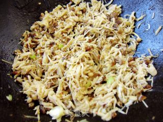 【炸酱面 花样做】西红柿鸡蛋炸酱面的做法步骤：8