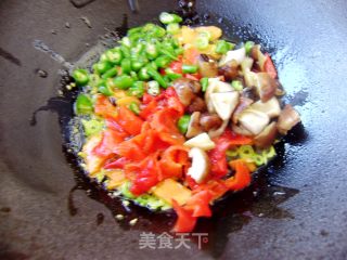 【炸酱面 花样做】五彩猫耳炸酱面的做法步骤：10