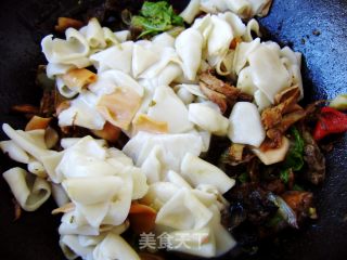 【炸酱面 花样做】五彩猫耳炸酱面的做法步骤：13